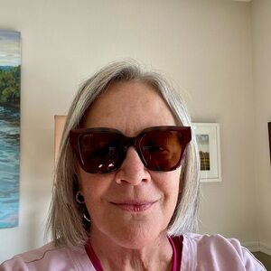 Gucci Women's Sunglasses - Burgundy and Brown. Gucci style #1023S